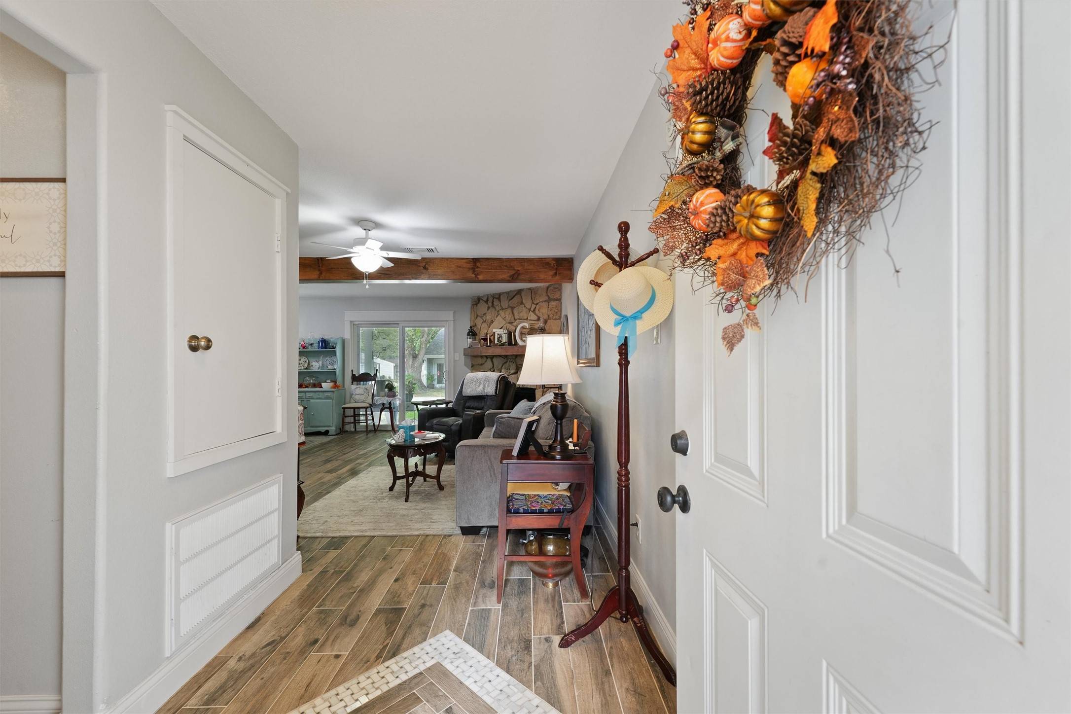 18 Hideaway DR,  Friendswood,  TX 77546