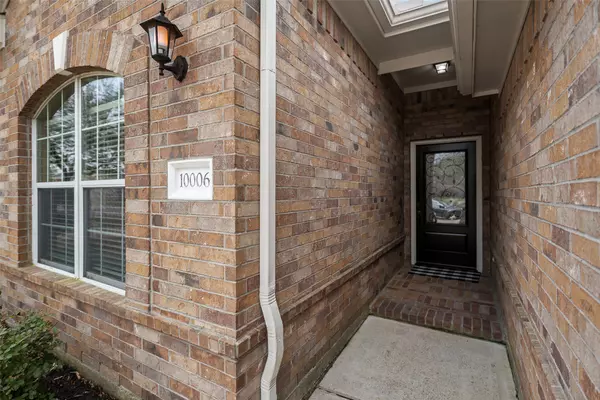 La Porte, TX 77571,10006 King William DR