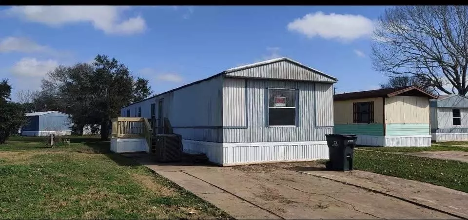 El Campo, TX 77437,21 Serena DR