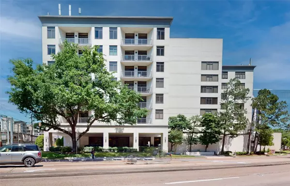 Houston, TX 77056,4950 Woodway DR #306