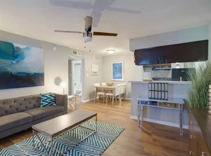 2400 S Loop W #1-1104, Houston, TX 77054