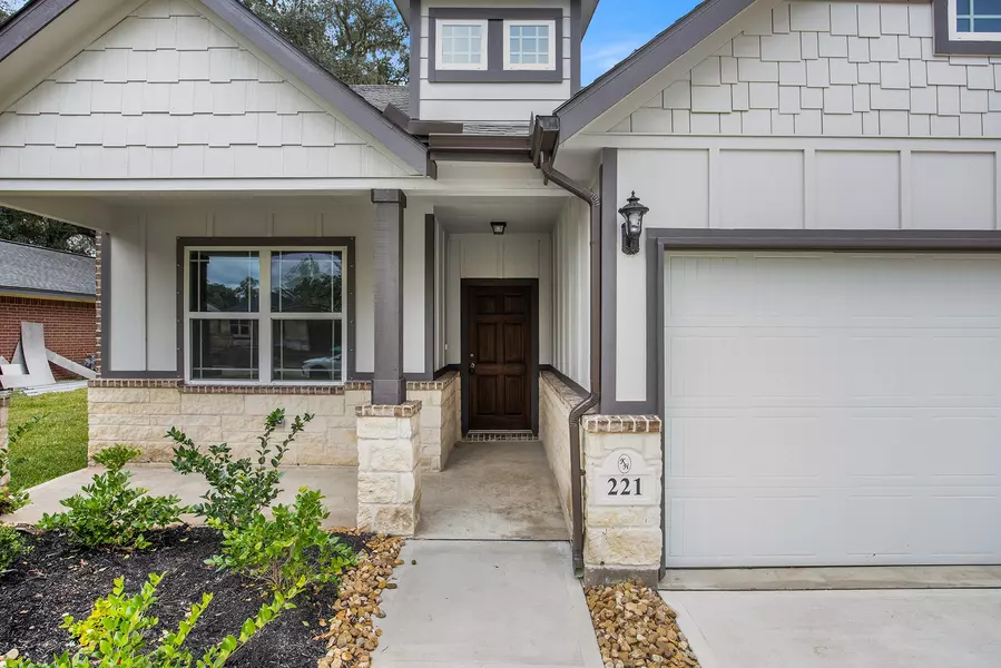 221 Inwood DR, West Columbia, TX 77486