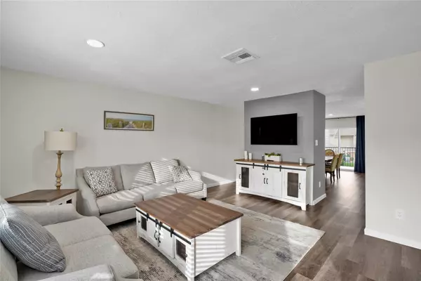 2024 Harbour DR,  Seabrook,  TX 77586