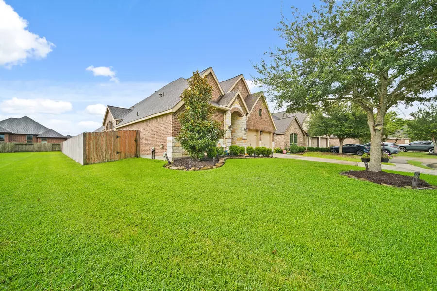 1303 Paradise Creek LN, Rosenberg, TX 77471