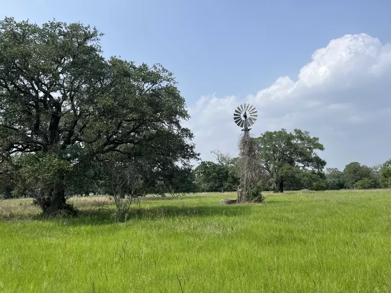 0 CR 208, Weimar, TX 78962