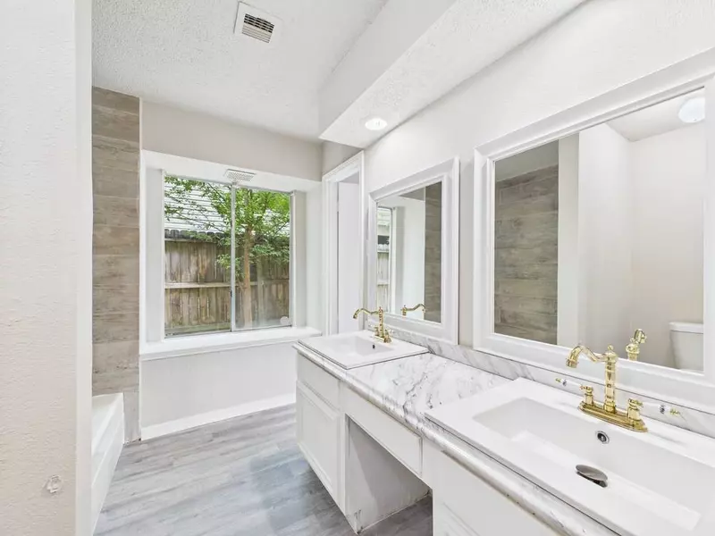 3243 S Greenpark DR, Houston, TX 77082