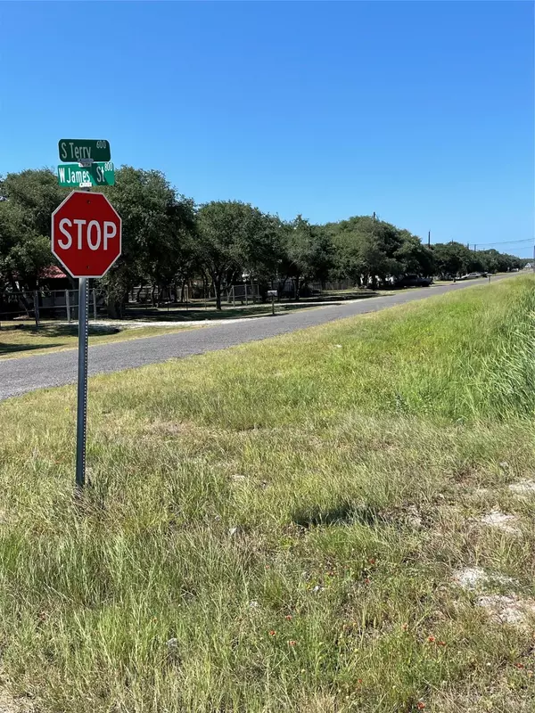 Rockport, TX 78382,520 W James ST