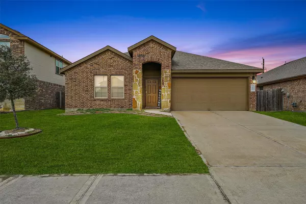 3110 Specklebelly DR, Baytown, TX 77521