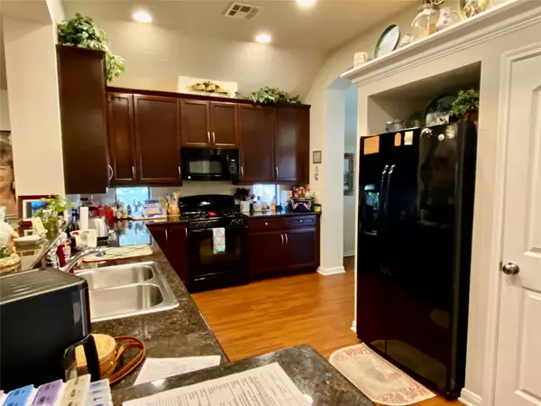 Brenham, TX 77833,803 Moonbeam CT