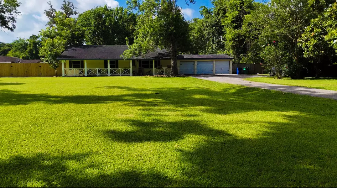 141 Cypress DR, Richwood, TX 77531