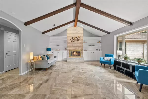 607 Misty LN, Friendswood, TX 77546