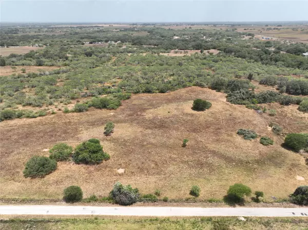 Floresville, TX 78114,TR 13 CR 124