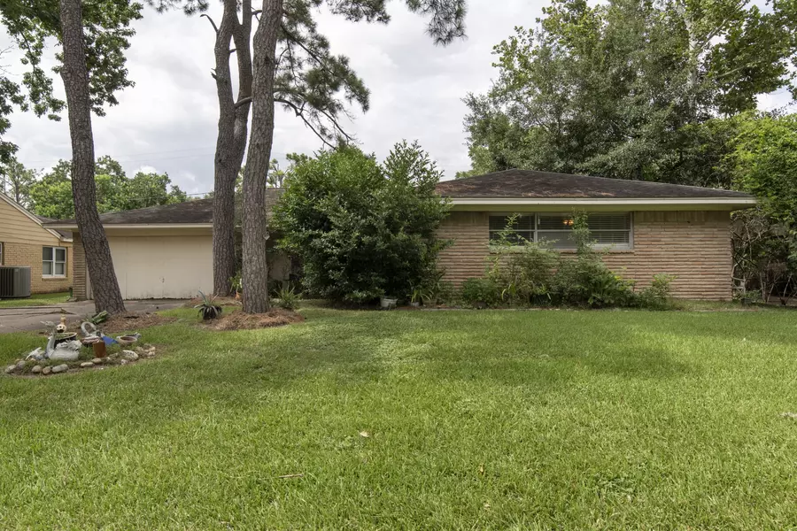 5638 Spellman RD, Houston, TX 77096