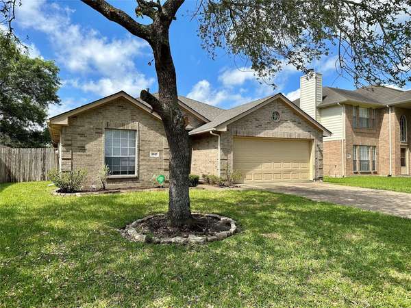 4542 Reams LN, Fresno, TX 77545