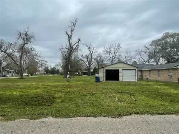 304 Walnut St,  Brazoria,  TX 77422