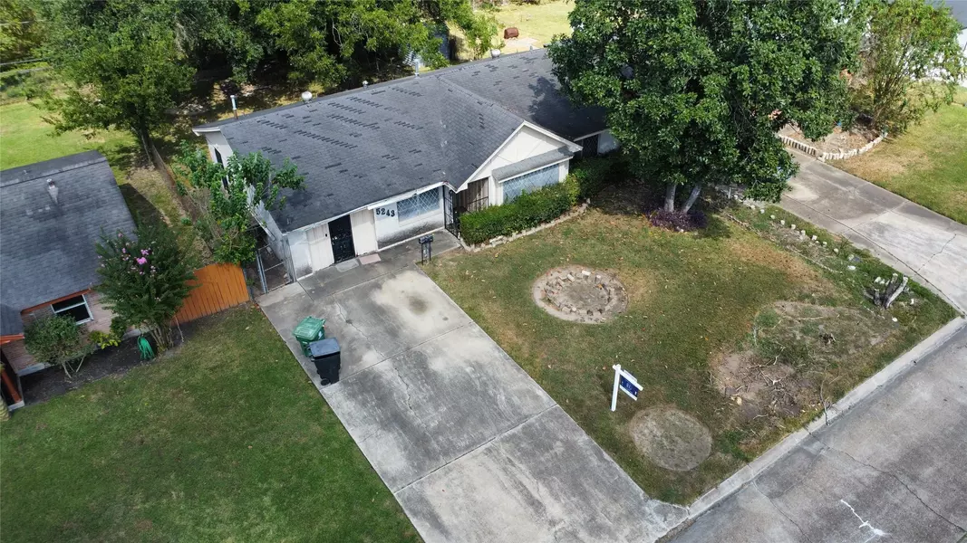 5243 Greylog DR, Houston, TX 77048