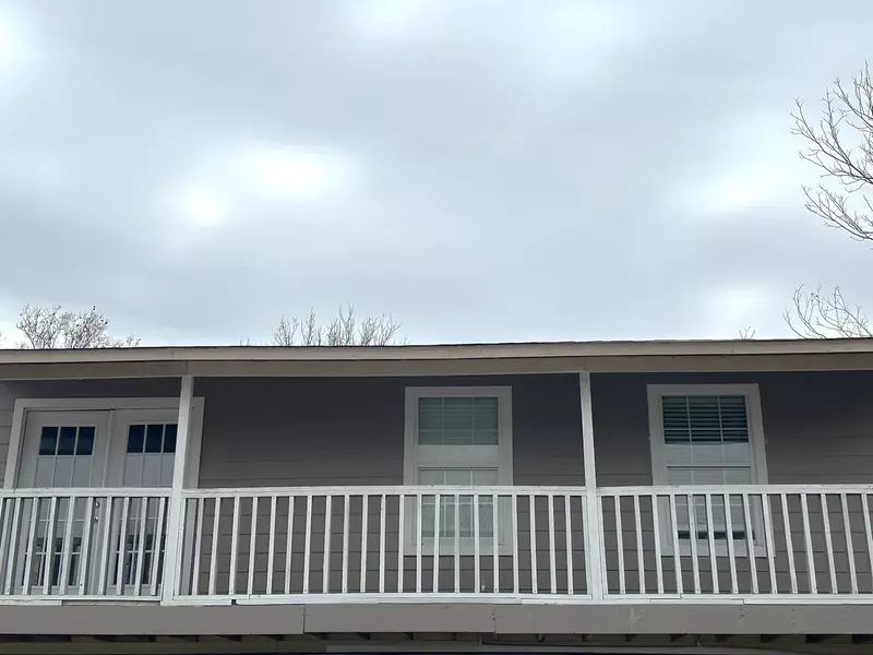 309 S 3rd ST #B, Highlands, TX 77562