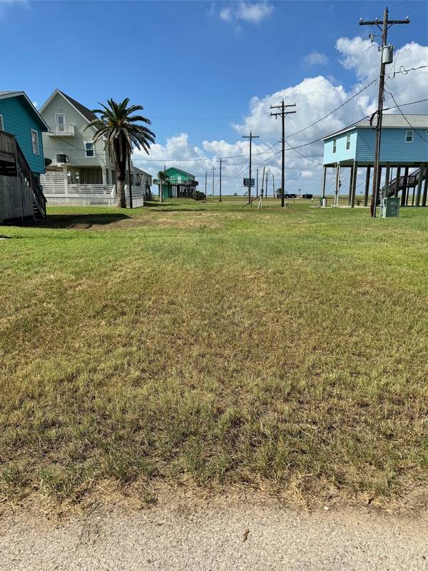 13127 Buccaneer Pkwy, Freeport, TX 77541