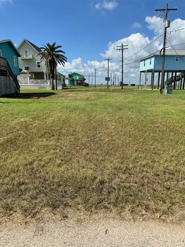 13127 Buccaneer Pkwy, Freeport, TX 77541