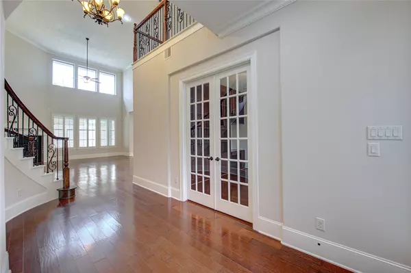 Houston, TX 77024,12454 Mooreknoll LN