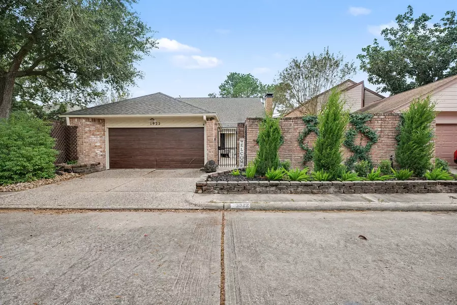 1922 Pepper Hill WAY, Houston, TX 77058