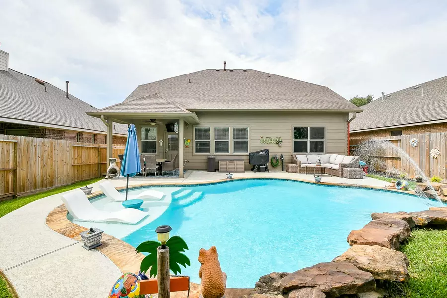 8918 Rollick DR, Tomball, TX 77375