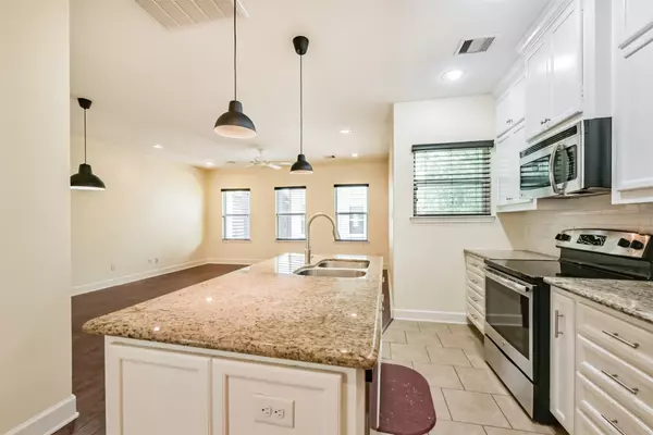 Houston, TX 77011,242 Lenox ST