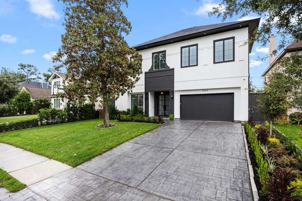 1329 Chamboard LN, Houston, TX 77018