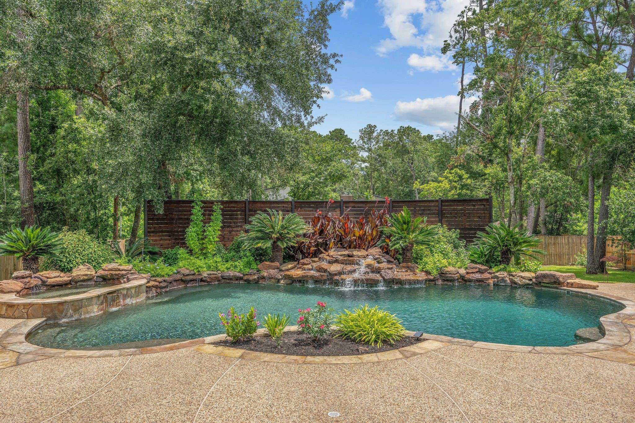 2415 Coachlight LN, Conroe, TX 77384