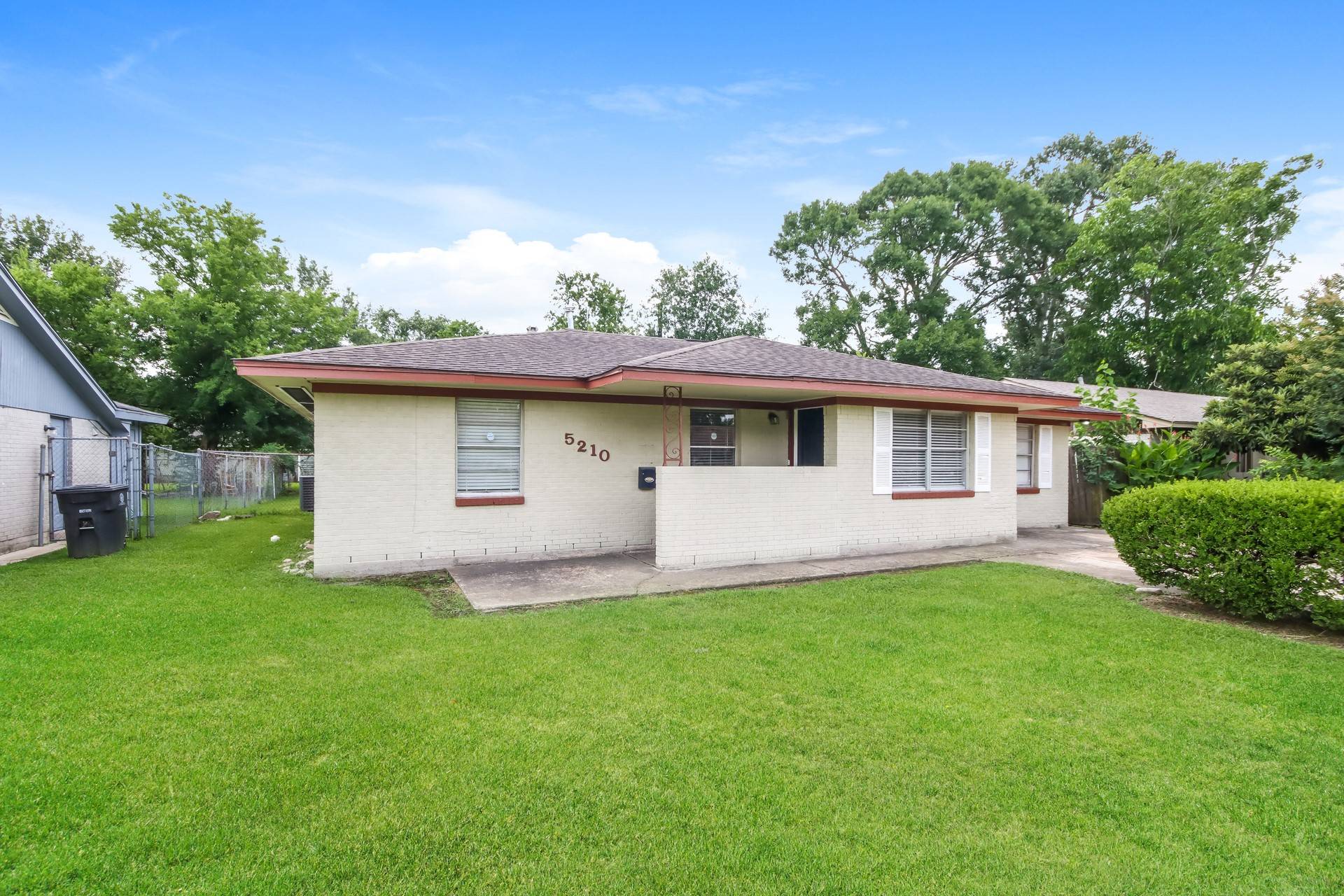 Houston, TX 77048,5210 Greylog DR