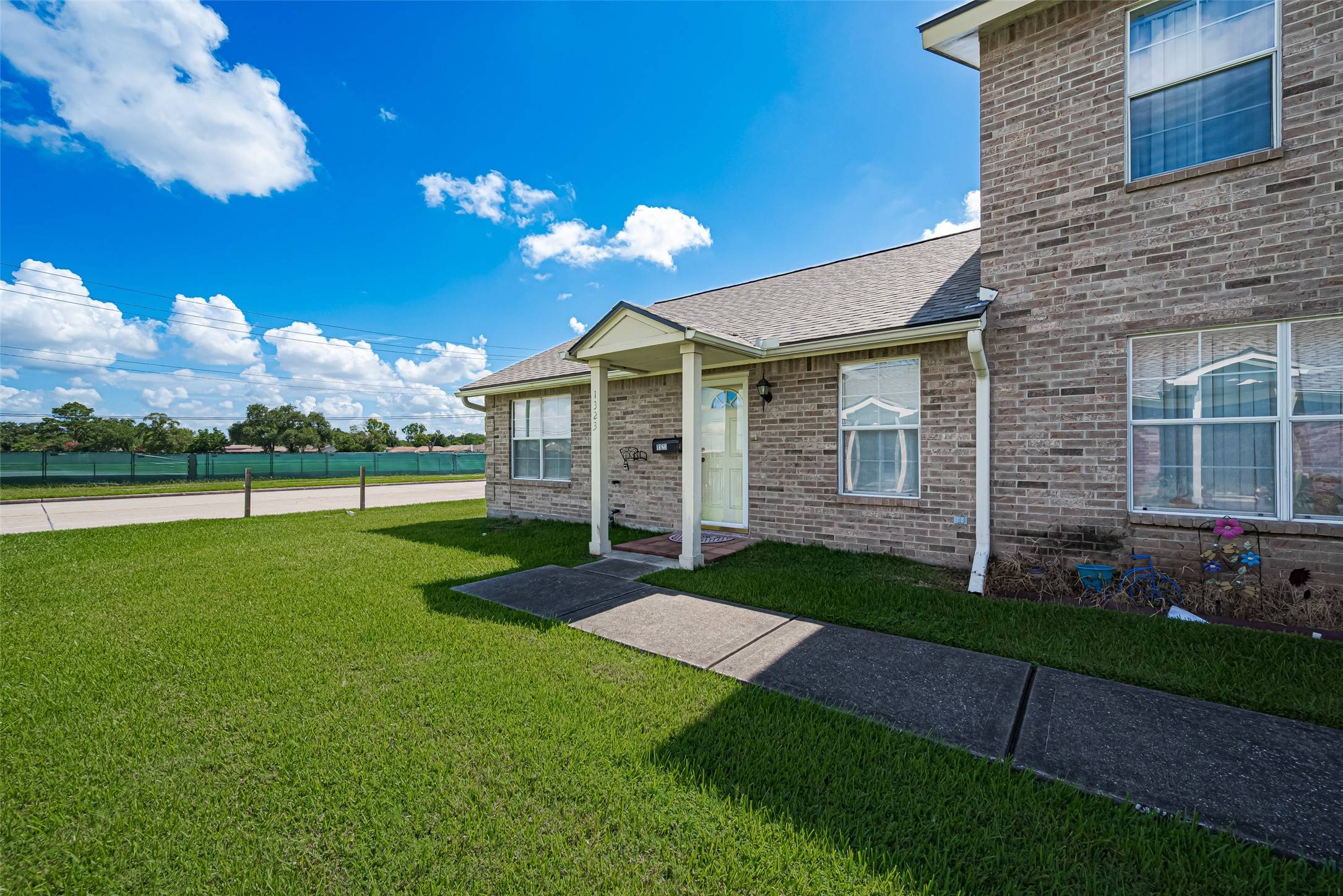 Pasadena, TX 77502,1323 Queens RD