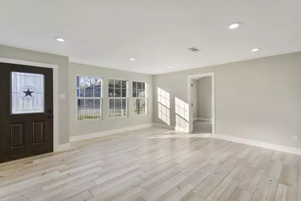 Houston, TX 77008,329 E 25th ST