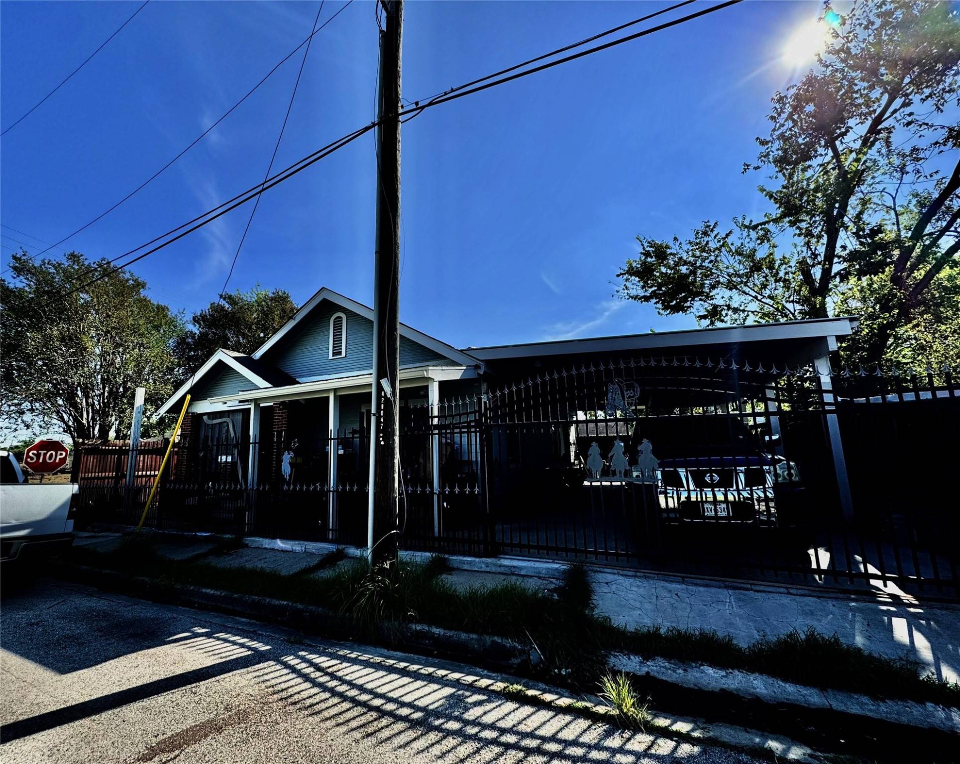 Houston, TX 77026,2222 Hogg ST