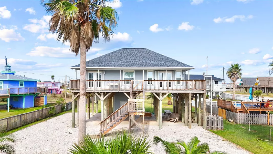 904 Surf DR, Surfside Beach, TX 77541