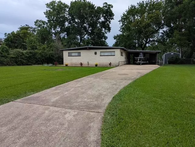 107 Southern Oaks DR, Lake Jackson, TX 77566