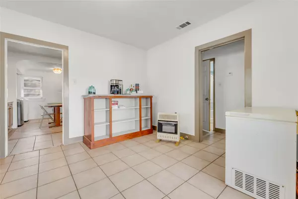 Hearne, TX 77859,1301 Cedar ST