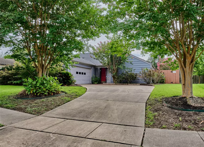 2231 Round Lake DR, Houston, TX 77077