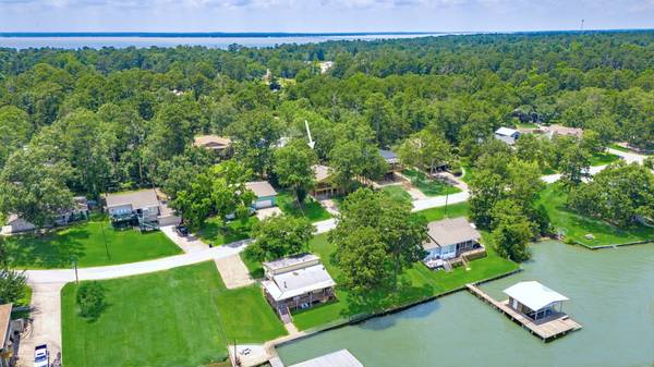 311 Harbor DR, Onalaska, TX 77360