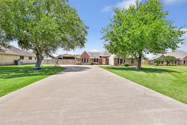 5810 Dixie LN, Baytown, TX 77523