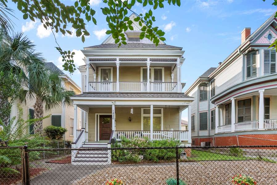 1820 Winnie ST, Galveston, TX 77550