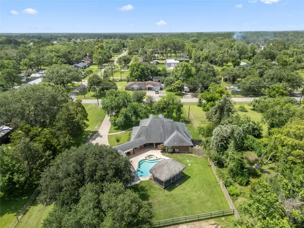 11702 32nd ST, Santa Fe, TX 77510