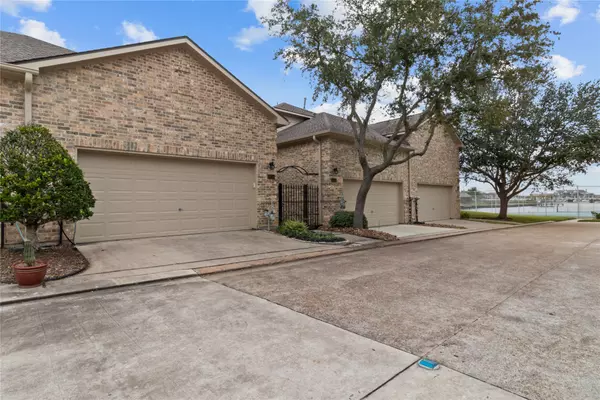 2016 Glencove DR, Seabrook, TX 77586