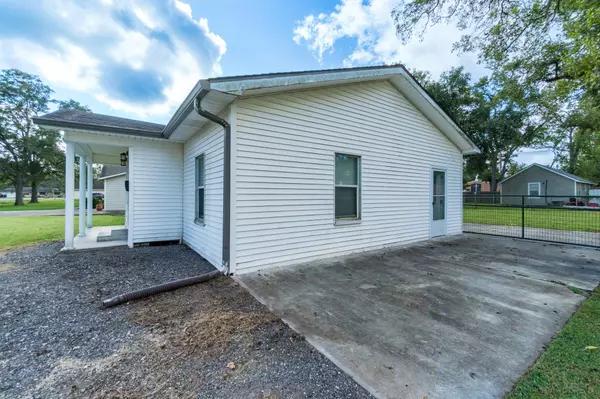 Sweeny, TX 77480,609 Pine ST