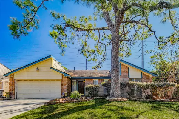 4247 Southchase LN, Houston, TX 77014