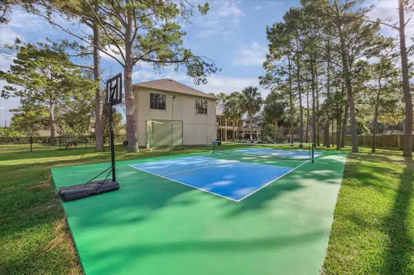 Friendswood, TX 77546,600 Royal Oaks DR