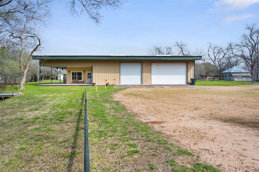 000 Robson, Columbus, TX 78934