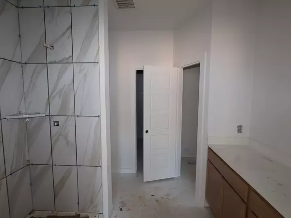 Montgomery, TX 77316,9750 Fuller FORK