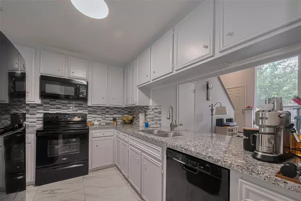 Houston, TX 77082,13798 Hollowgreen DR #305