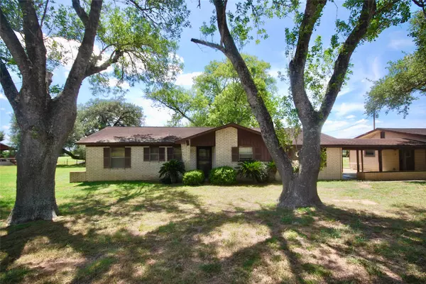 Hallettsville, TX 77964,2388 US Highway 77 S