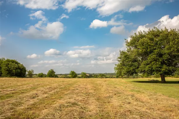 2300 McNelly Lane, Burton, TX 77835